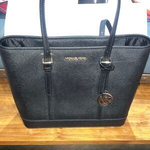 Michael Kors Jet Set Travel Black Leather SM TZ Shoulder Tote